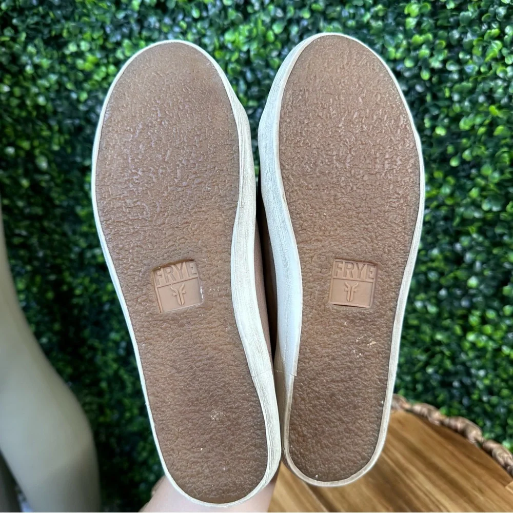 FRYE Kira Distressed Studded Taupe Leather boho Low Top Lace Up Sneakers‎